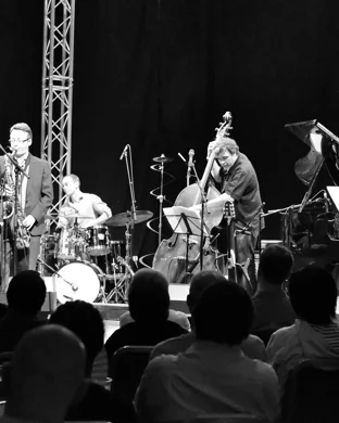 Jim Belushi & The Sacred Hearts Glen Ellyn