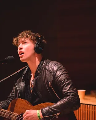 Barns Courtney Evanston