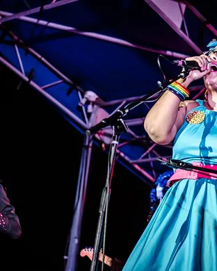 La Santa Cecilia Rosemont