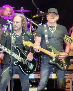 Winger & Orianthi